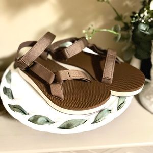 NWOT Women's Midform Universal Brown/Birch Sandals